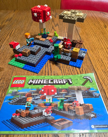 2017 LEGO MINECRAFT MUSHROOM ISLAND SET #21129, COMPLETE
