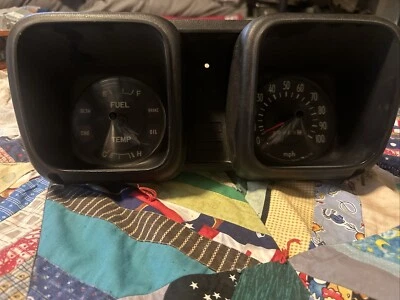 ToyotaTruckHilux Pick UpSpeedometerCluster 73329 1975-1978 Great Shap⭐️⭐️⭐️⭐️ - Image 1 of 4