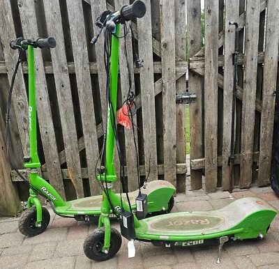 Patinetes eléctricos Razor E200 necesita baterías cantidad de 2 patinetes. Foto 1 de 3