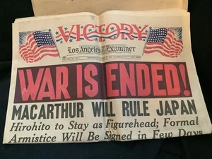 Giornale Los Angeles Examiner (prima parte) 15 agosto 1945 - La guerra è finita! Vittoria - Foto 1 di 7