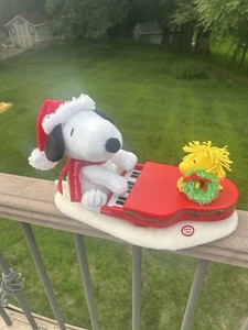 2009 Hallmark Snoopy & Woodstock SWINGIN WITH SNOOPY Animated Lesen - Bild 1 von 4