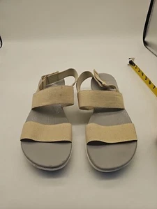 Sandalia de cuña Clarks para mujer Arla Jacory correas doradas 9,5 - Imagen 1 de 7
