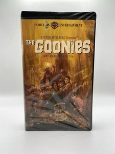 The Goonies VHS 1985 Black Clamshell Version Steven Spielberg - Tested - Picture 1 of 4
