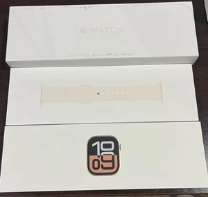 Apple Watch Series 10 42 mm GPS or rose avec bracelet S/M Light Blush MWWH3LW/A - Photo 1 sur 3