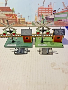 (2)  AMERICAN FLYER S GAUGE #759 GATEHOUSES WITH WARNING BELL #696 TRACK TRIPS - Picture 1 of 8