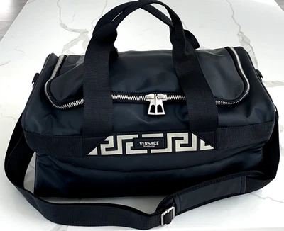 Bolso de viaje para pasar la noche Versace Fragancias negro con cremallera tono plateado nuevo Foto 1 de 4