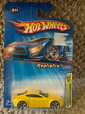 HOT WHEELS 2005 ПЕРВОЕ ИЗДАНИЕ REALISTIX ASTON MARTIN V8 VANTAGE ЖЕЛТЫЙ - Изображение 1 из 4