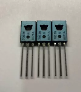 Genuine Motorola  2N6071A Sensitive Gate Triac 200 Volts 4 Amps THREE (3) pieces - Picture 1 of 4