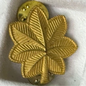 ¿Recuerdos militares coronel? Pin de tack dorado vintage Leaf T-5967 - Imagen 1 de 1