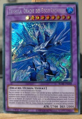 TRISHULA, DRACHE DES EISGEFÄGNISSES -BLAR-DE048 Secret Rare 1. Auflage NM Fusion - Bild 1 von 2
