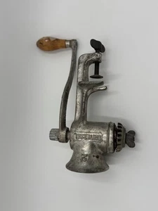 Vintage Universal No. 2 Meat Grinder Hand Crank Cast Iron with Wooden Handle - Picture 1 of 12