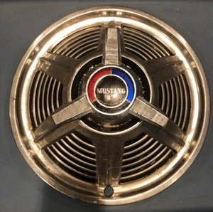 MUSTANG VINTAGE HUBCAP USED WORN - Picture 1 of 3