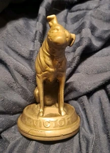 Rara statua RCA VICTOR 'Nipper' anni '20 cappuccio ornamento di H.A. Pneumatico su zoccolo in metallo - Foto 1 di 7