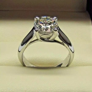 Anillo de compromiso solitario moissanita chapado en oro blanco de 14k corte redondo de 1,8 quilates - Imagen 1 de 4