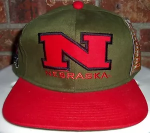 NUEVO SOMBRERO SNAPBACK DE COLECCIÓN AÑOS 80 NEBRASKA CORNHUSKERS NCAA EL NATURAL POR GORRA NIÑO ¡RARO! - Imagen 1 de 4
