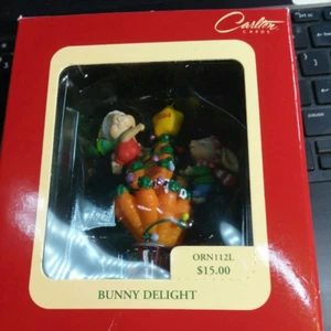 1994 Heirloom Collection Carlton Cards BUNNY DELIGHT(Big Carrot-Bunnys)Ornament - Picture 1 of 6