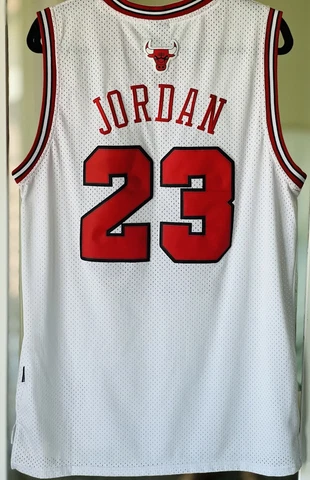 Chicago Bulls Michael Jordan Jersey #23 Size L Cover