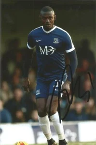 SOUTHEND: THEO ROBINSON SIGNED 6x4 ACTION PHOTO+COA - Picture 1 of 1