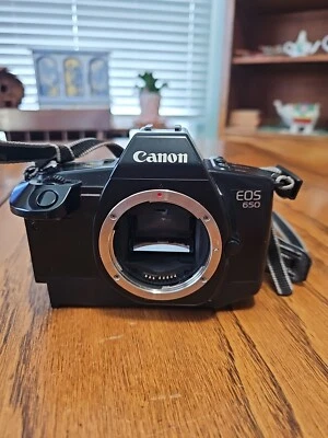 Canon EOS 650 35mm FILM SLR Analog camera body EF Made In Japan- For Parts - Image 1 of 4