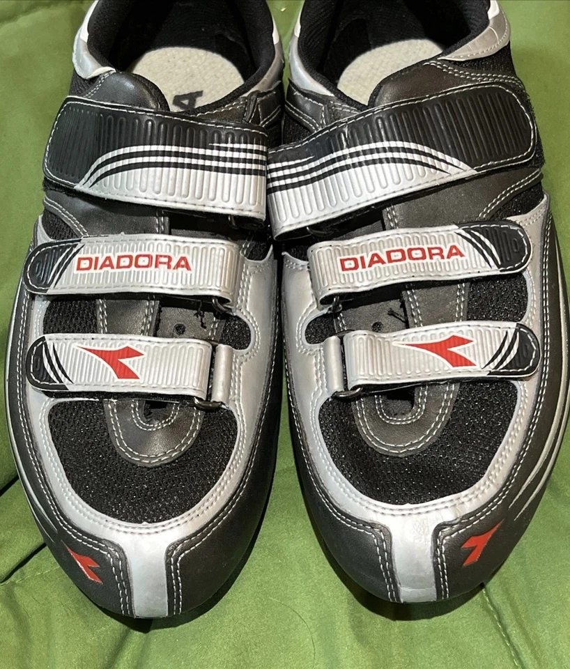 Zapatos de ciclismo Diadora con clip para mujer talla 9,5 como negros Foto 1 de 4