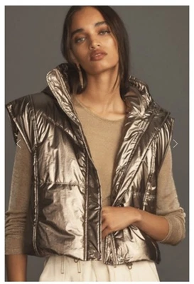 Chaleco acolchado con capucha metálico dorado talla M Daily Practice Anthropologie Y2K Foto 1 de 3