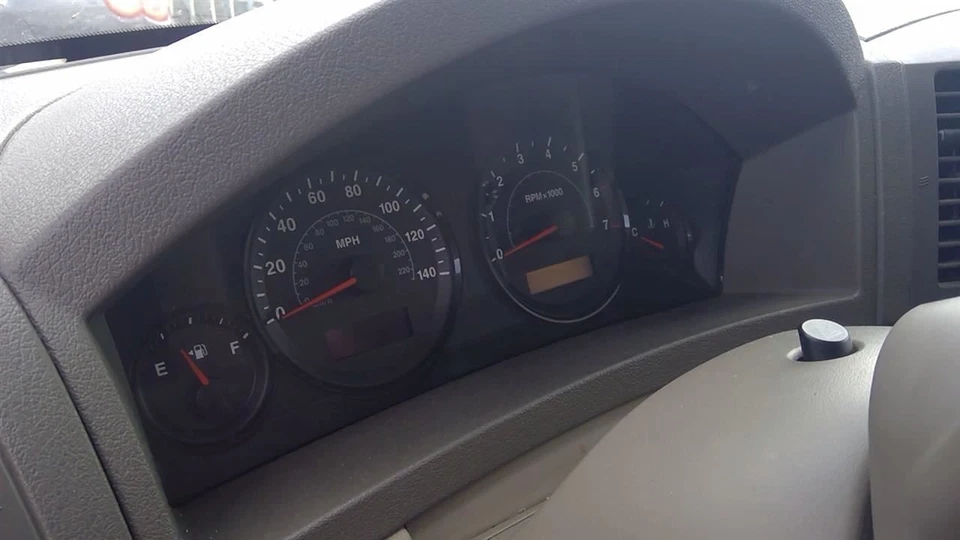 Cuadro de instrumentos velocímetro Laredo medidores MPH Jeep Grand Cherokee 2006 Foto 1 de 4