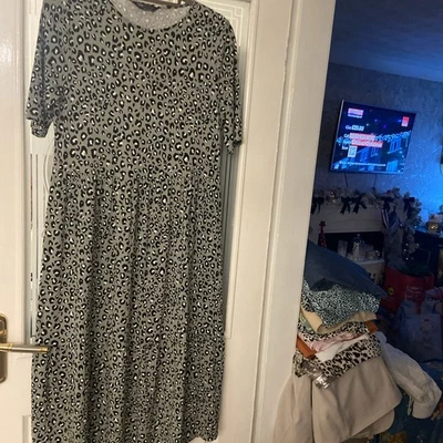 Ladies Size 14 M And S Dress - Image 1 of 4