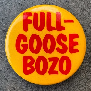 Vintage 1978 ROBIN WILLIAMS pin Full Goose Bozo button comedy badge 1.5" - Picture 1 of 2