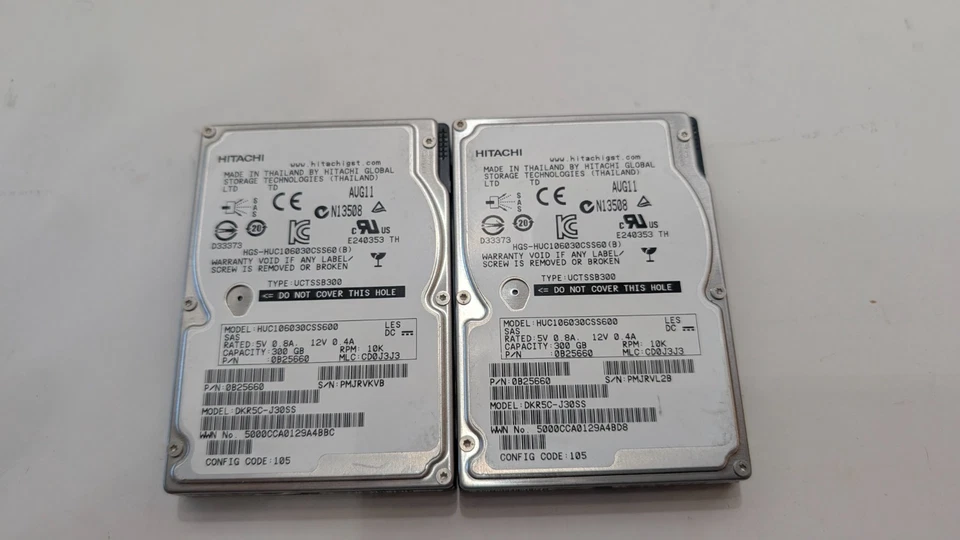 Лот из 2 жестких дисков DKR5C-J30SS - Hitachi Data Systems 300 ГБ 10 000 об/мин SAS 2,5 дюйма - Изображение 1 из 1
