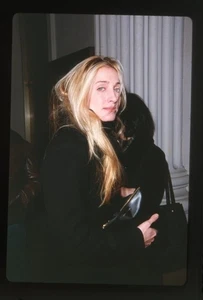 Carolyn Bessette Kennedy Candid Glamour Vintage Photo Agency 35mm Transparency - Picture 1 of 1