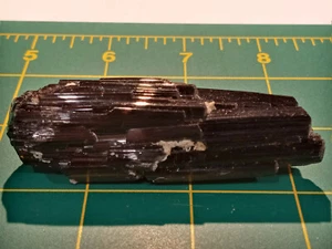 SPEKTAKULÄR! Spray Growth Schwarzer Turmalin mit Albit Stücken - Skardu, Pakistan - Bild 1 von 12