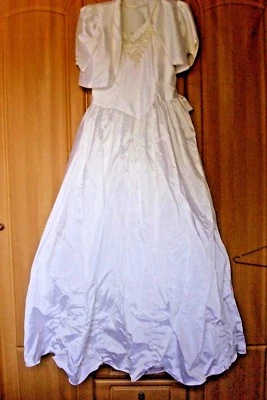 Brautkleid Gr. 40 weiß mit Bolerojäckchen ohne Rosen - Bild 1 von 4