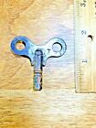 Belle vieille clé d'horloge 4/3,25 mm (K1928)
