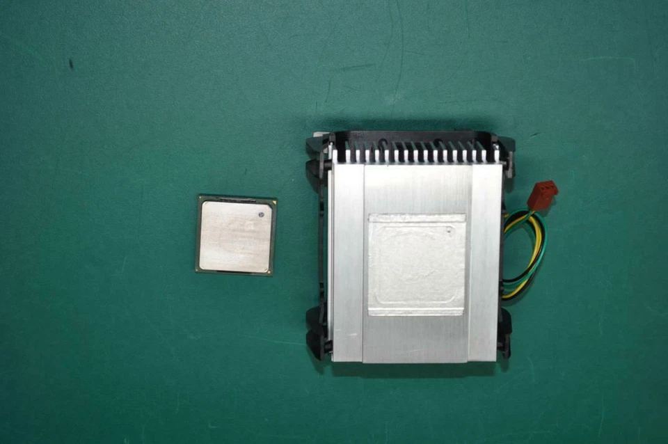 Intel Celeron D 320 2.40GHz 533MHz 256KB L2 Cache Socket PPGA478 SL7C4 - Image 1 of 2