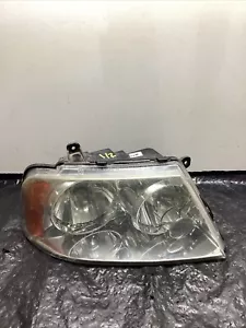 2003-2006 Lincoln Navigator Headlight Right/Passenger Side Headlight OEM - Picture 1 of 7