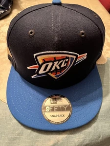 Cappello SnapBack New Era Oklahoma City Thunder 9FIFTY 2025 Champions 24-25 Blu Nuovo - Foto 1 di 5