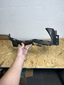 Genuine OEM Subaru Passenger Right Lower Headlight Bracket - Foto 1 di 5