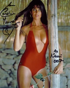 CAROLINE MUNRO SIGNED AUTOGRAPHED 8x10 PHOTO SEXY ACTRESS MODEL RARE BECKETT BAS - Picture 1 of 2
