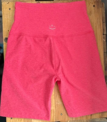 Pantalones Cortos Bicicleta Beyond Yoga Rosa Coral Jaspeado Cintura Alta Talla Mediana Foto 1 de 4