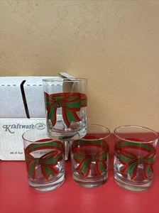 Set Of 4 Vintage Kraftware Christmas Red Green Gold Trim Holiday Bow Tumblers - Picture 1 of 22