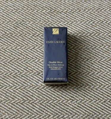 ESTEE LAUDER Double Wear Stay in Place Makeup 4C1 OUTDOOR BEIGE 1 oz / 30 ml NEW - Image 1 of 4