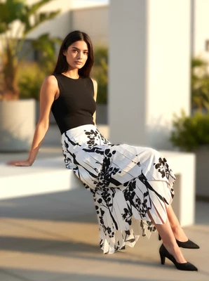 Falda Lillie Rubin Negra Blanca Floral Recortada en Capas Asimétrica Talla M Foto 1 de 4