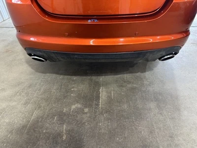 12-15 JAGUAR XF TAMPA TRASEIRA DO PARA-CHOQUE VEÍCULO REPINTADA DE LARANJA - Imagem 1 de 4