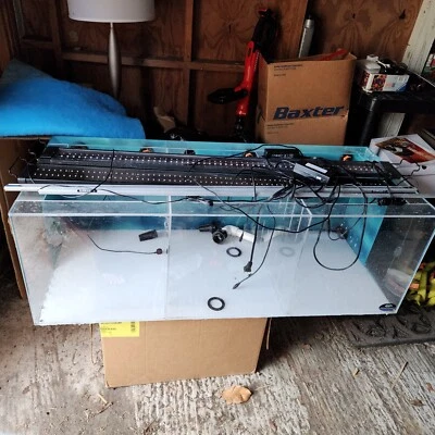 TANQUE 150 GALONES DIVIDIDO EN 3 SECCIONES ACRÍLICO 120x20x16 LUCES TUBERÍA SIN BOMBA Foto 1 de 4