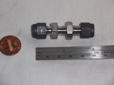 Parker® 3/16 x 3/16 compression BULKHEAD UNION 316 Stainless Steel 3/16" tubing - Image 1 of 2