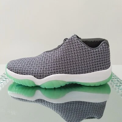Nike Air Jordan Future Low - Masculino 9.5 - Cinza lobo/crescimento esmeralda - 718948-006 Novo com etiquetas - Imagem 1 de 4
