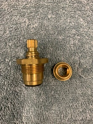 Vástago de grifo caliente Gerber 1B-2H de Danco Foto 1 de 3