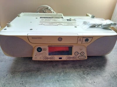 GE Spacemaker Stereo CD Player Under Counter Light Radio Clock WORKS! NO REMOTE - Image 1 of 4