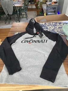 WOMENS NCAA Under Armour CINCINNATI BEARCATS BLACK/GRAY Hoodie S SMALL NWT - Picture 1 of 7
