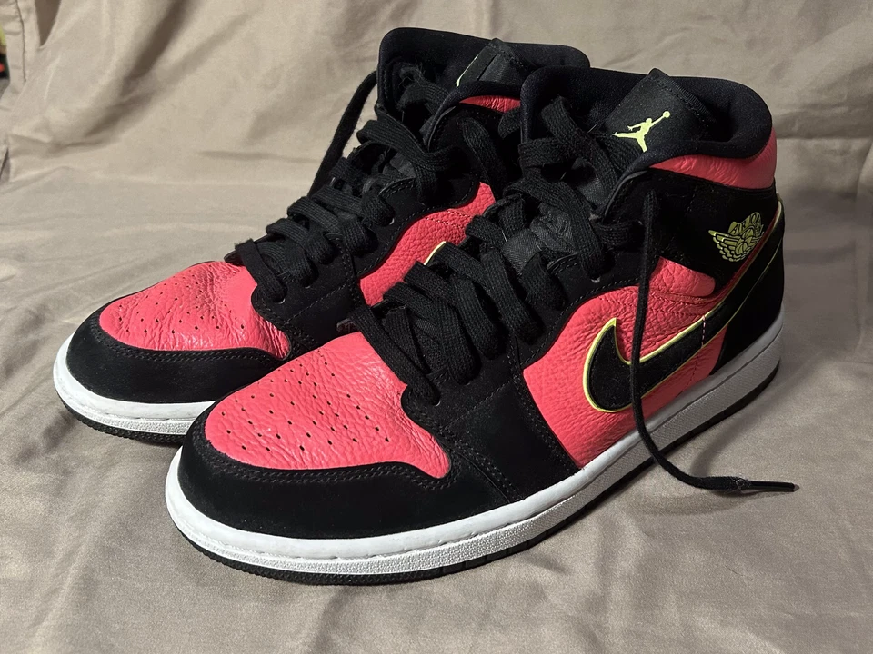 Size 9.5 - Air Jordan 1 Retro Mid Hot Punch Volt W - Изображение 1 из 4
